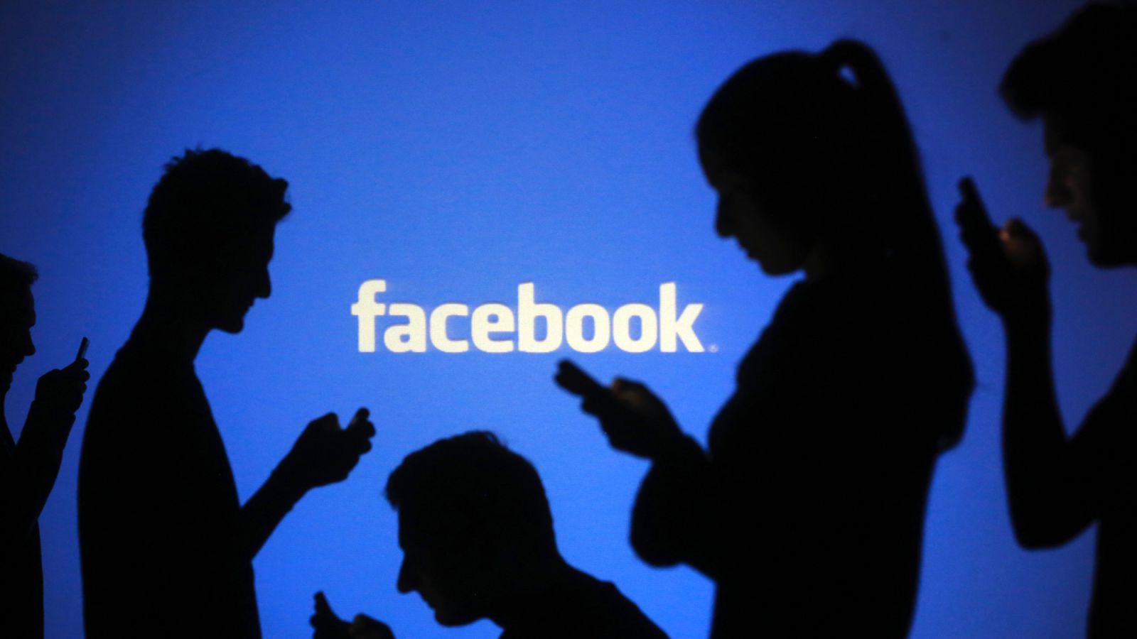 Facebook va implementa un program de inteligenţă artificială care va semnala videoclipurile live ofensatoare