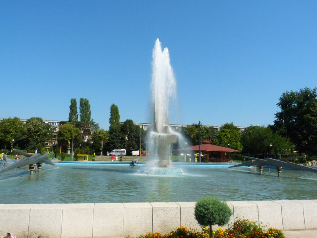 Lucrări la fântâna arteziană din Parcul Gării