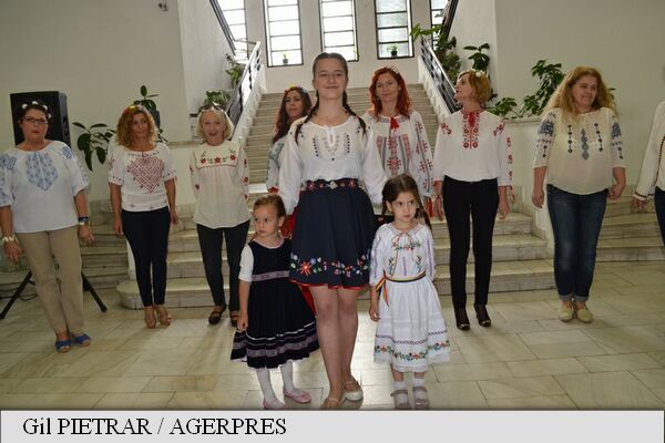 Tradiţional ROMÂNESC. Expoziţie de ii