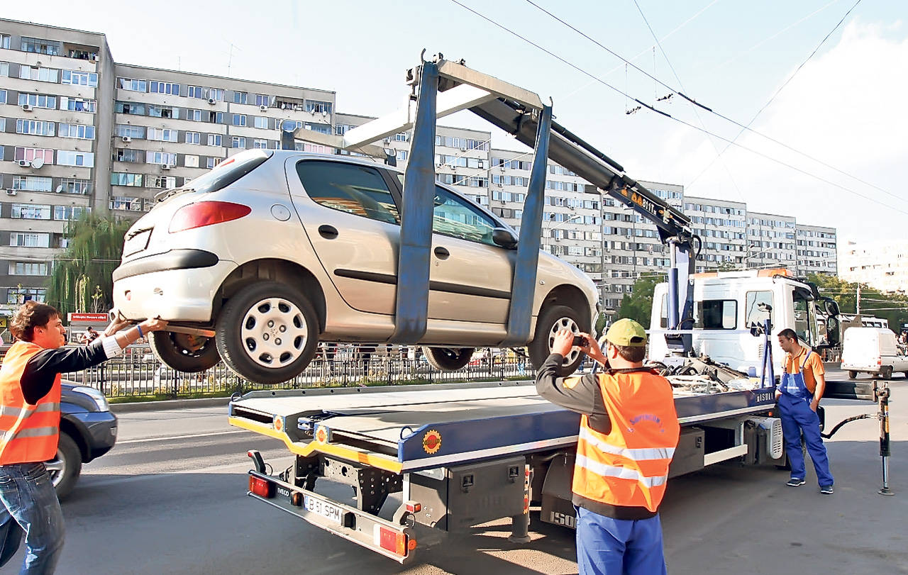 ATENȚIE șoferi! Maşinile parcate ilegal vor putea fi din nou ridicate