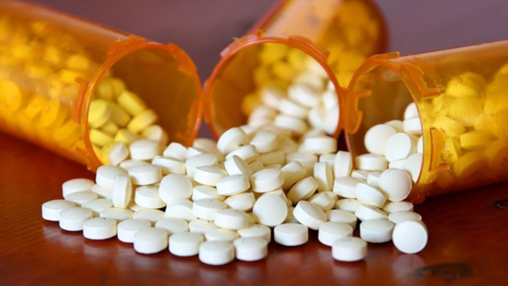 Mii de cutii cu medicamente, RIDICATE de polițiști