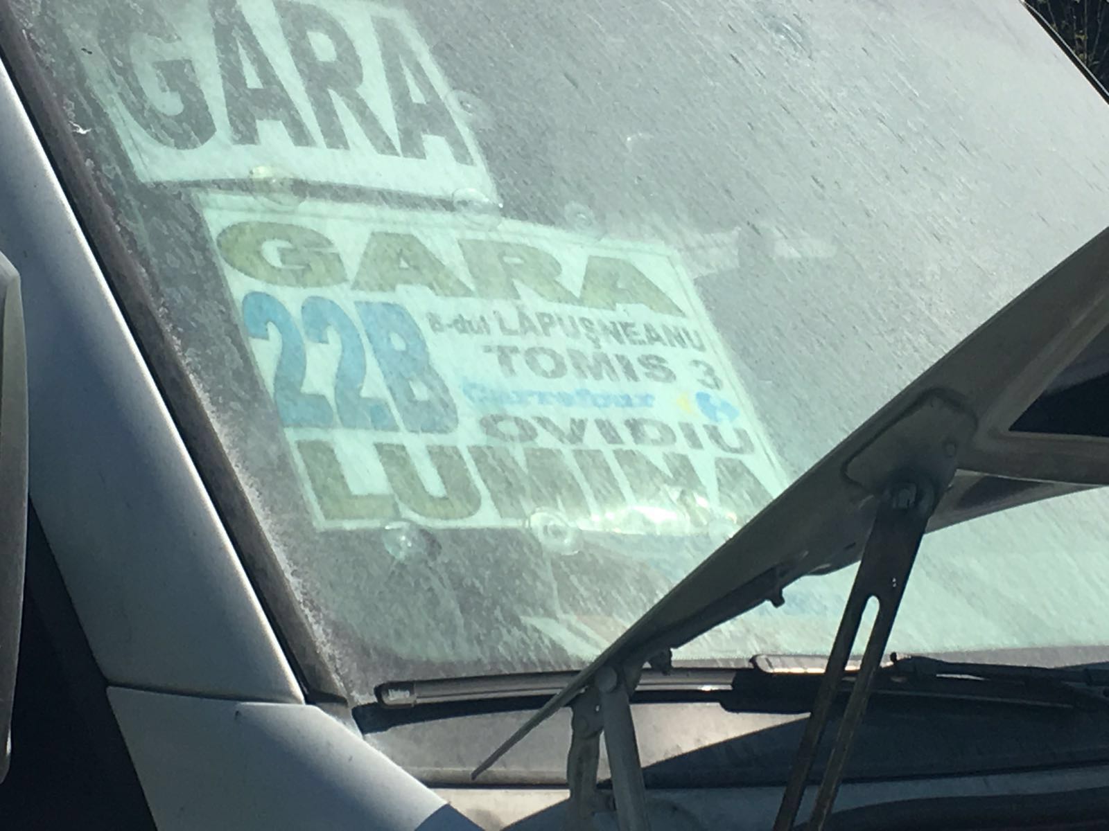 FOTO – VIDEO: Microbuz în flăcări în Constanța