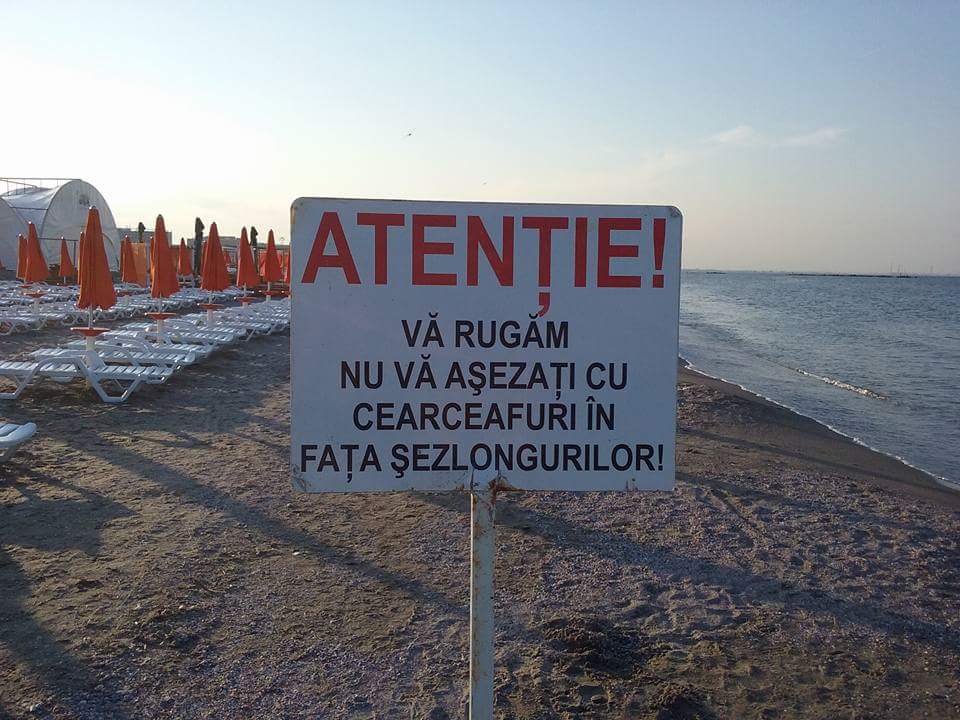 FOTO/MAMAIA: Administratorii fac legea pe plajele reabilitate cu bani europeni