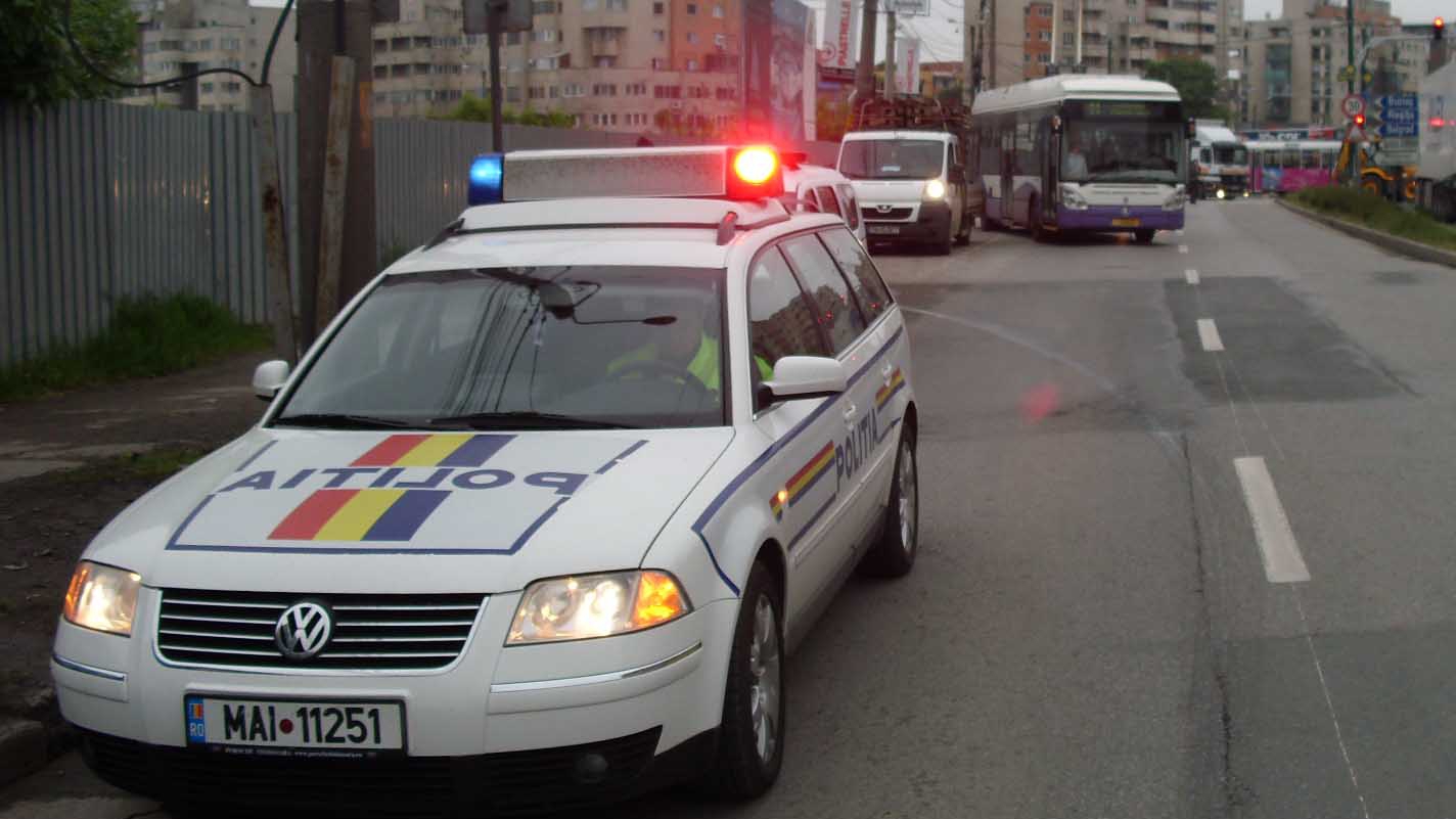 CONSTANȚA: Urmărire ca-n filme pe o stradă din oraș. Polițiștii au făcut uz de armă