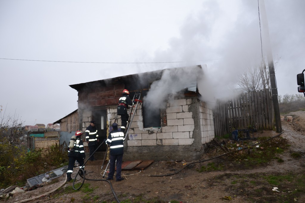 CĂLĂRAȘI: INCENDIU la o anexă gospodărească