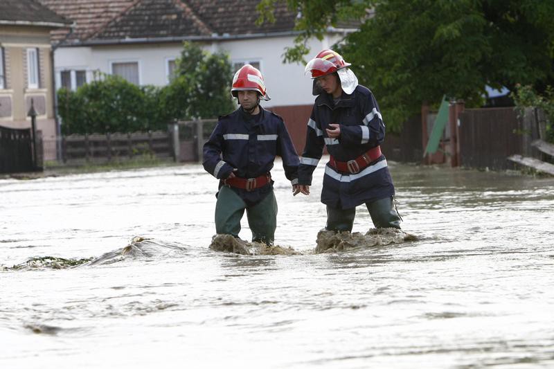 Avertizare de inundaţii! Vezi zonele afectate de fenomenele meteo periculoase