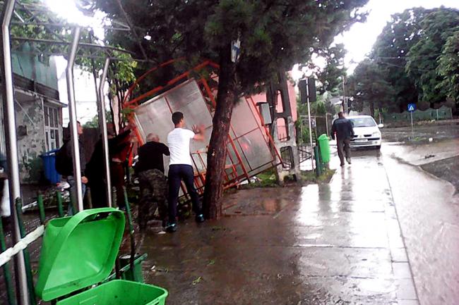 TULCEA: Zeci de gospodării au fost afectate de tornada de la Niculițel