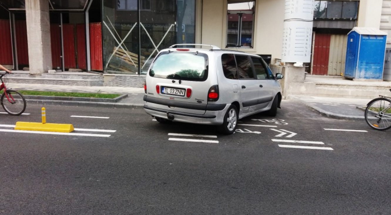 FOTO: O șoferiță din Tulcea s-a făcut de râs la Constanța