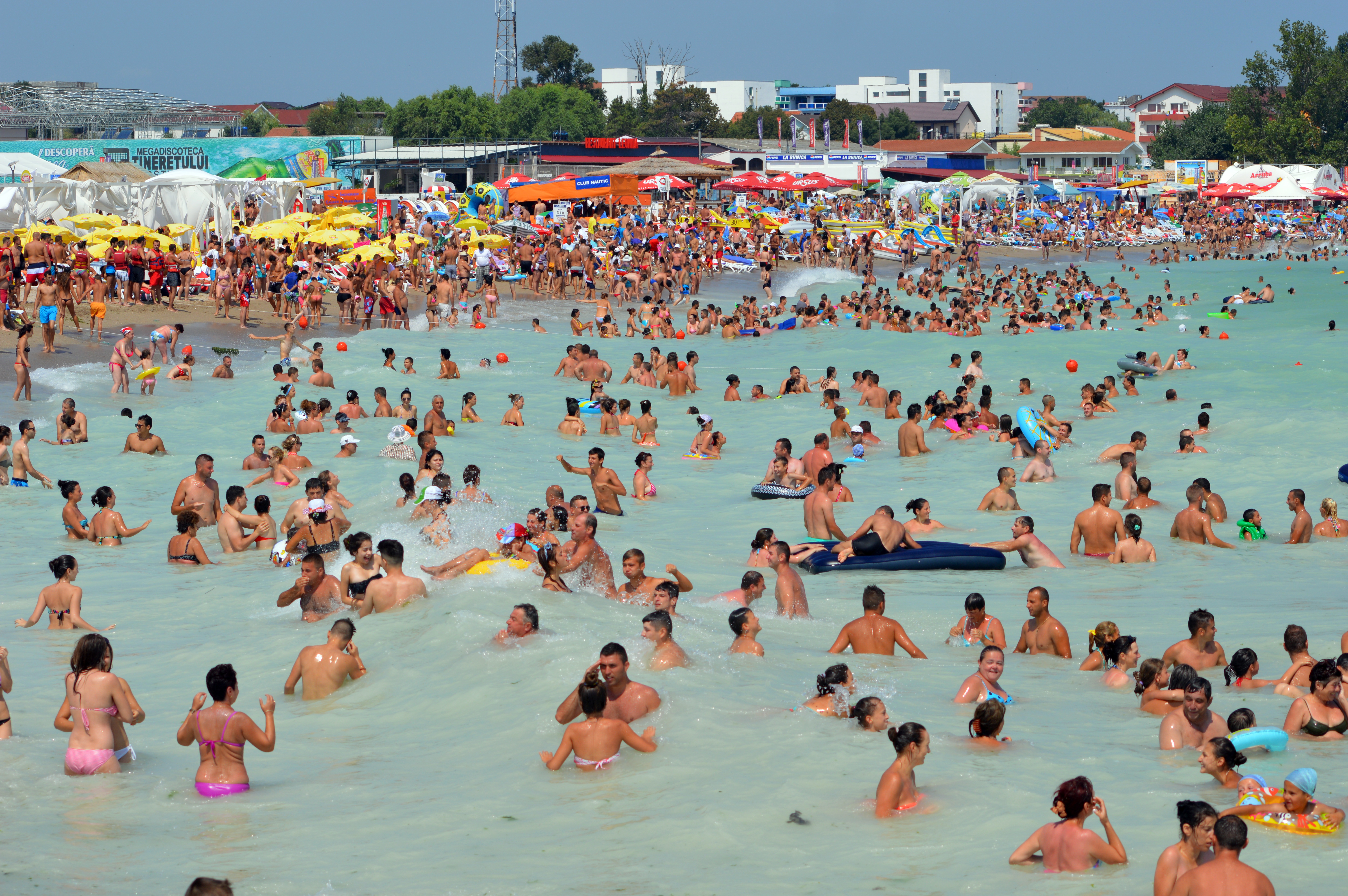 SPECIALIȘTI: Prelungirea vacanței de vară ar fi o gură de oxigen pentru turism