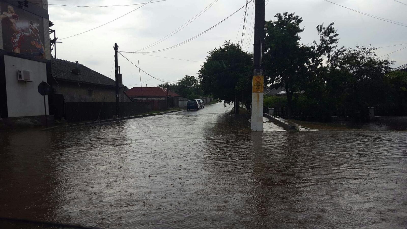 FOTO: Efectele codului galben: Inundații la Tuzla