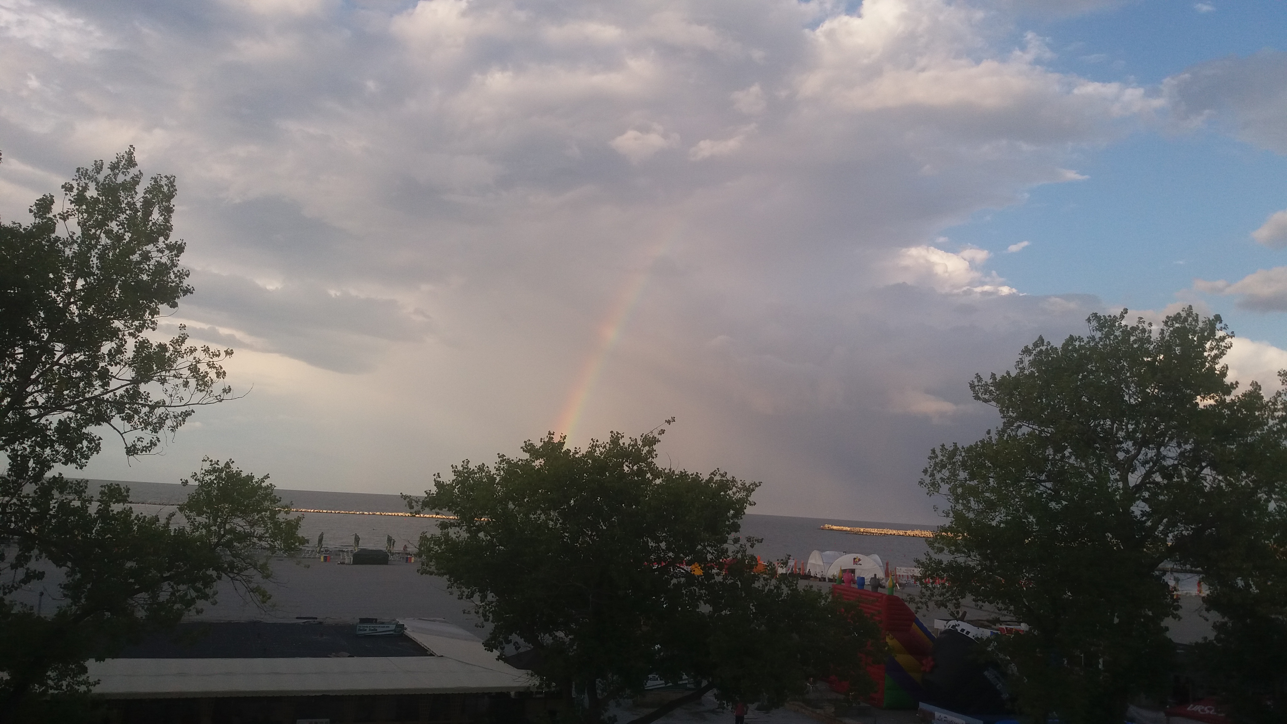FOTO – MAMAIA. CURCUBEU pe mare