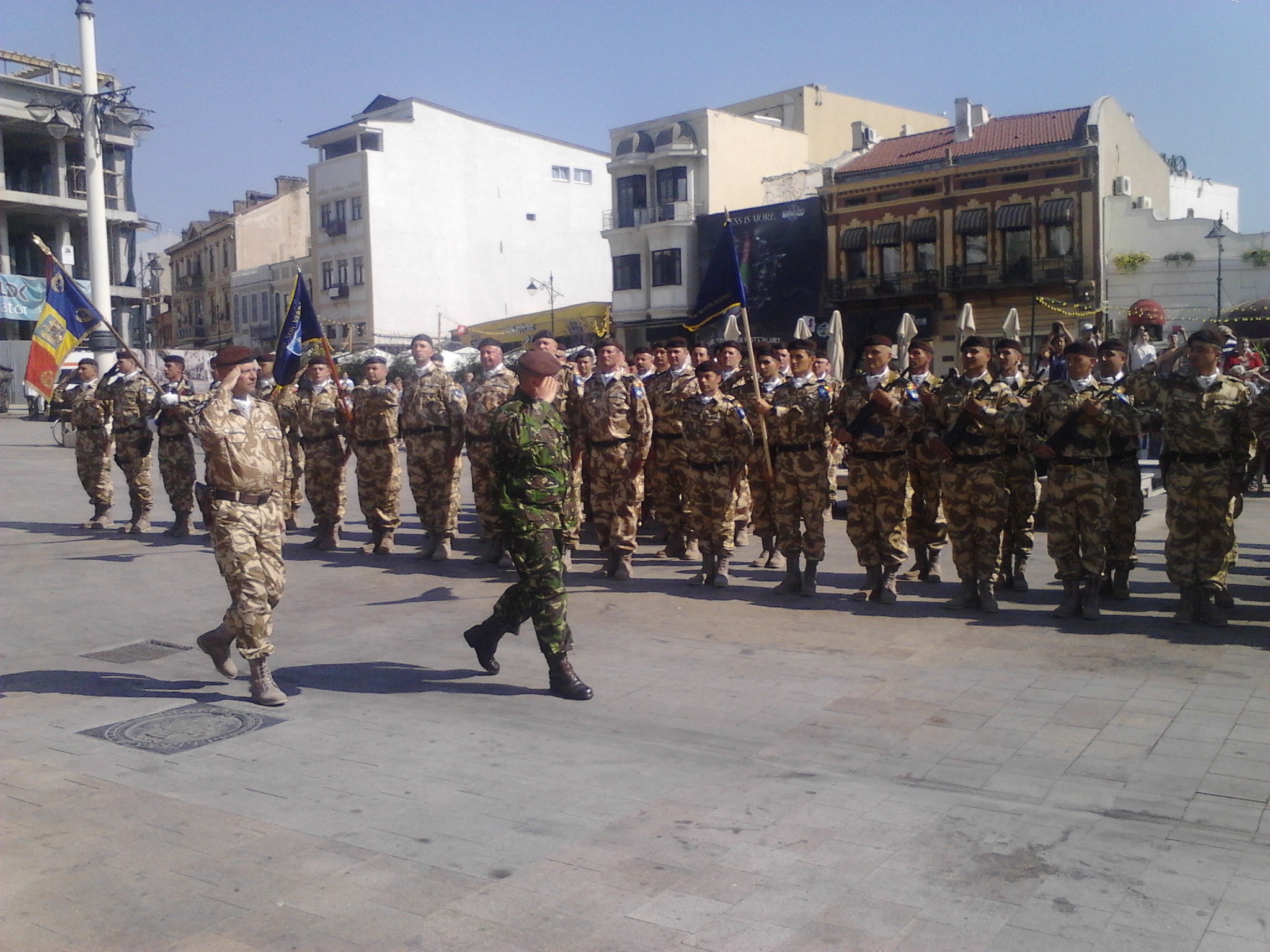 CONSTANȚA/FOTO: Ceremonial militar în piața Ovidiu. „Rechinii Albi” pleacă în Afganistan