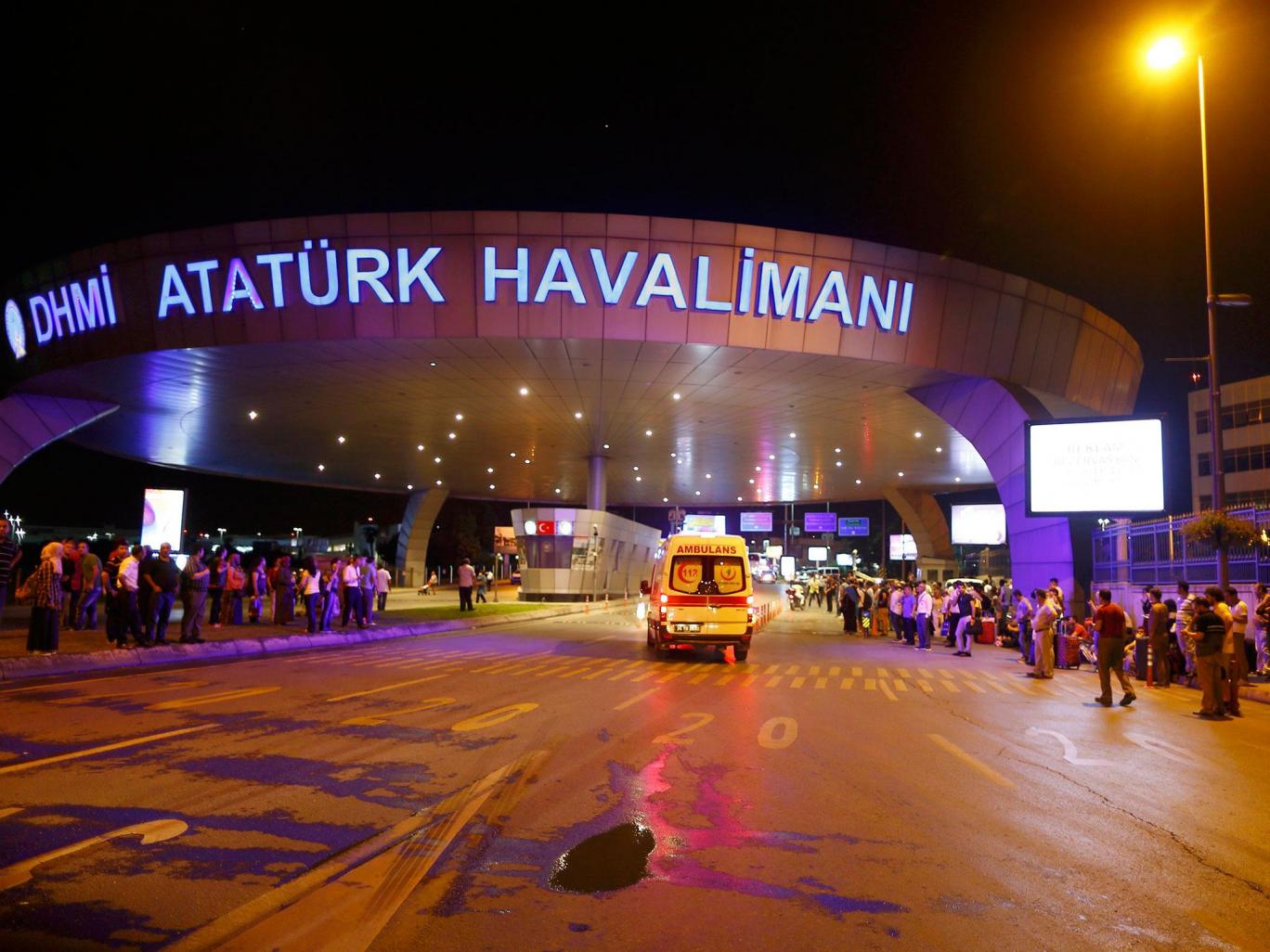 MAE oferă asistență românilor aflați în incinta Aeroportului Internațional Ataturk