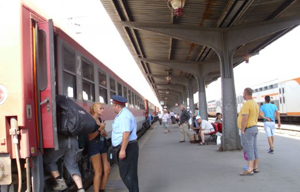 „Blatiștii” de pe calea ferată, vânați de polițiștii de la Transporturi