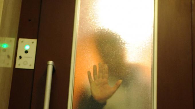 UPDATE – Panică în EFORIE! Șase copii blocați în ascensor!