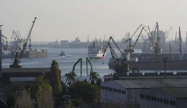 Sute de NAVE, verificate de polițiști