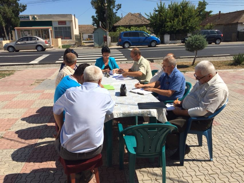 Picnic sau ședință de Consiliu Local? Șicane între consilieri și primarul din Castelu
