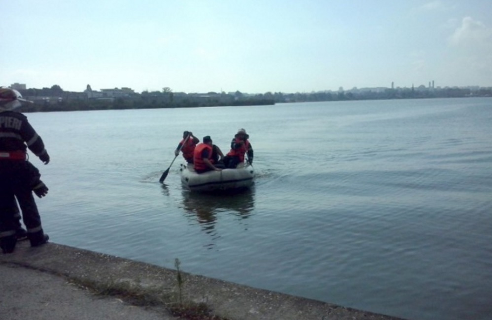 TULCEA. Pompierii au reluat căutările persoanei înghițite de Dunăre la IC BRĂTIANU