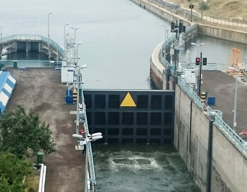 Ecluze modernizate pe canalele Dunăre-Marea Neagră şi Poarta Albă-Midia Năvodari