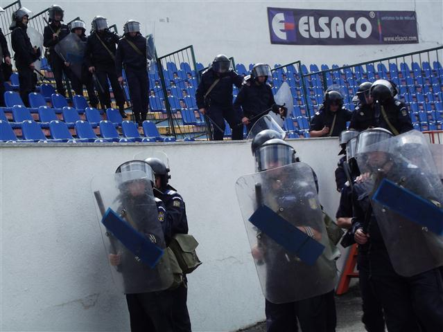 Întâlnire pe linia prevenirii şi combaterii violenţei cu ocazia competiţiilor şi jocurilor sportive.