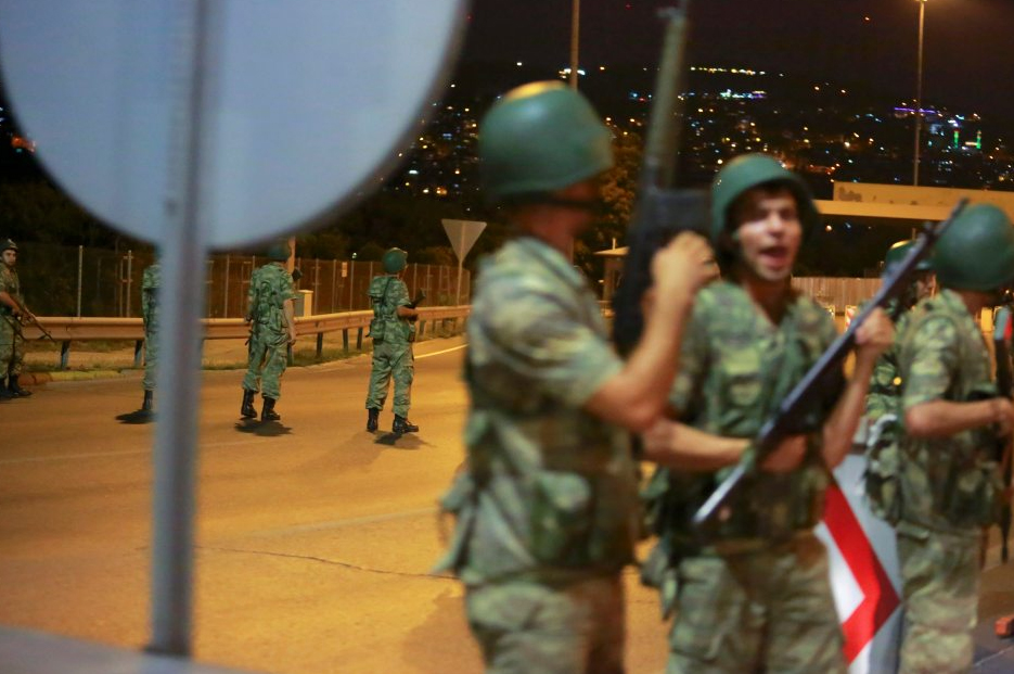Tensiunea în Turcia a atins cote maxine! 754 militari, ARESTAȚI