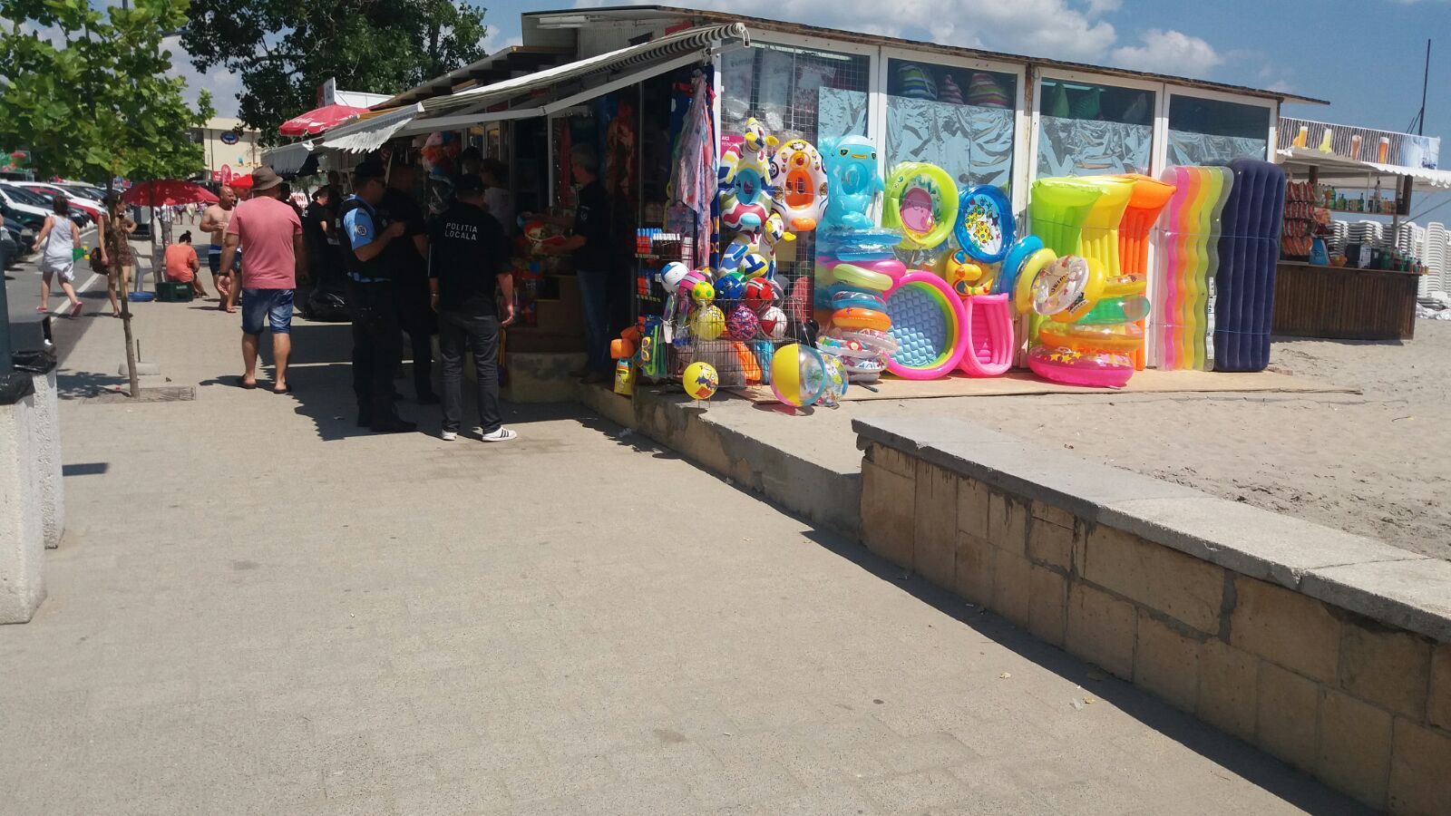 Comercianții din Mamaia, luați la puricat de Poliția Locală