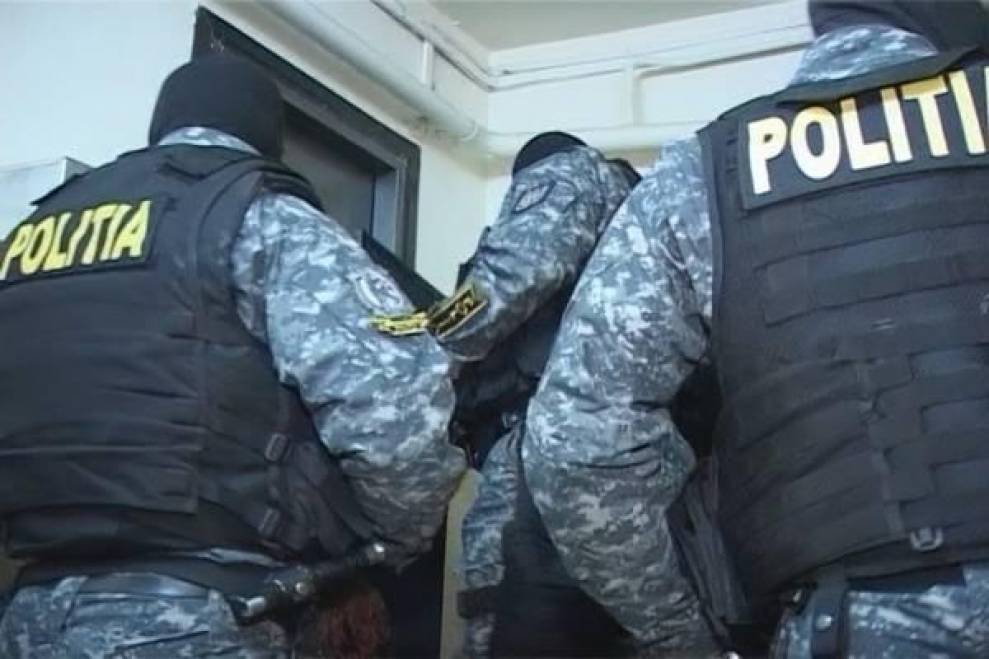 TULCEA: Prinși ÎN FLAGRANT în timp ce vindeau etnobotanice