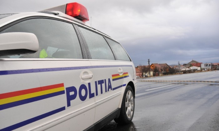 HÂRȘOVA: Patru tineri reținuți pentru furt