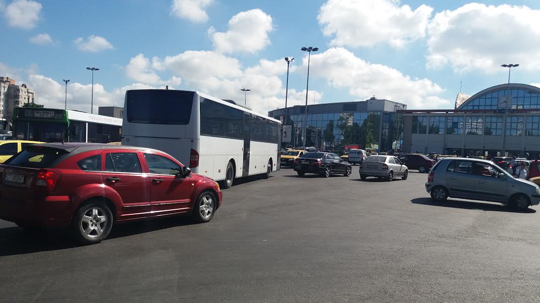 CONSTANȚA: Parcarea de la gara CFR, țara nimănui