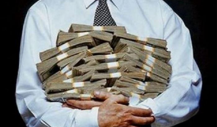 600 de foşti parlamentari se bucură de luni de pensiile speciale