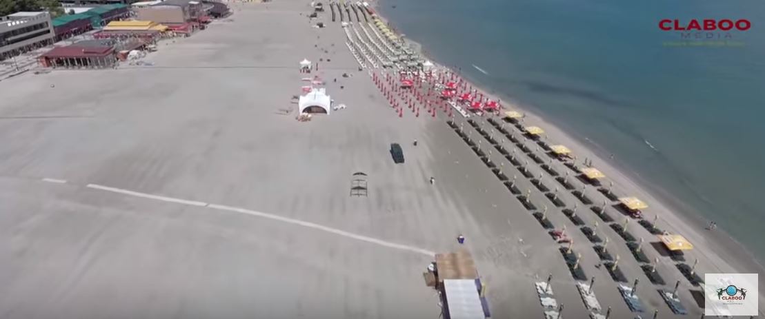 VIDEO: Plajele europene cu șezlonguri până în buza mării de fapt NU există, deoarece NU au fost închiriate