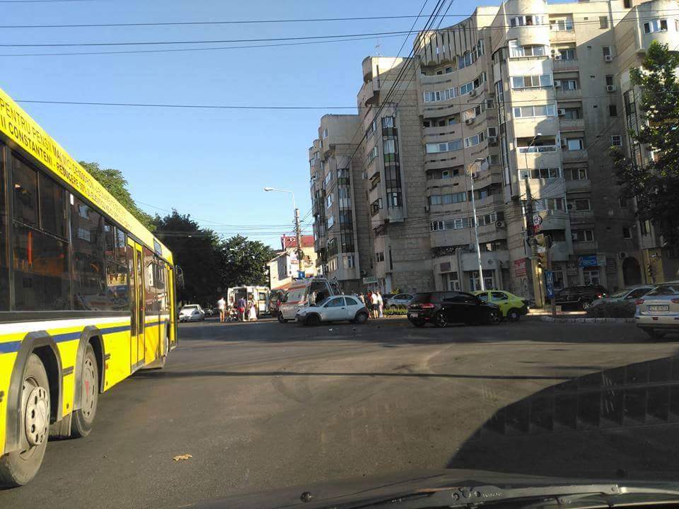 Accident rutier in zona Capitol