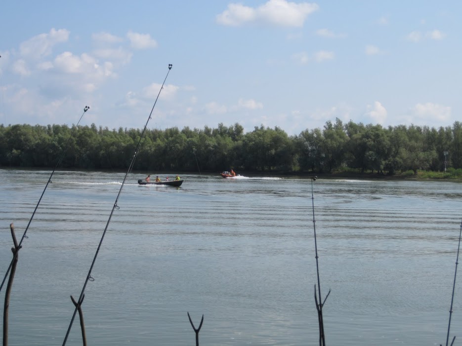 Pompierii au reluat căutările persoanei dispărute în Dunăre, pe brațul Sfântu Gheorghe