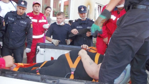 OLIMP. Turist supraponderal, coborât din hotel la ambulanță cu ajutorul pompierilor!