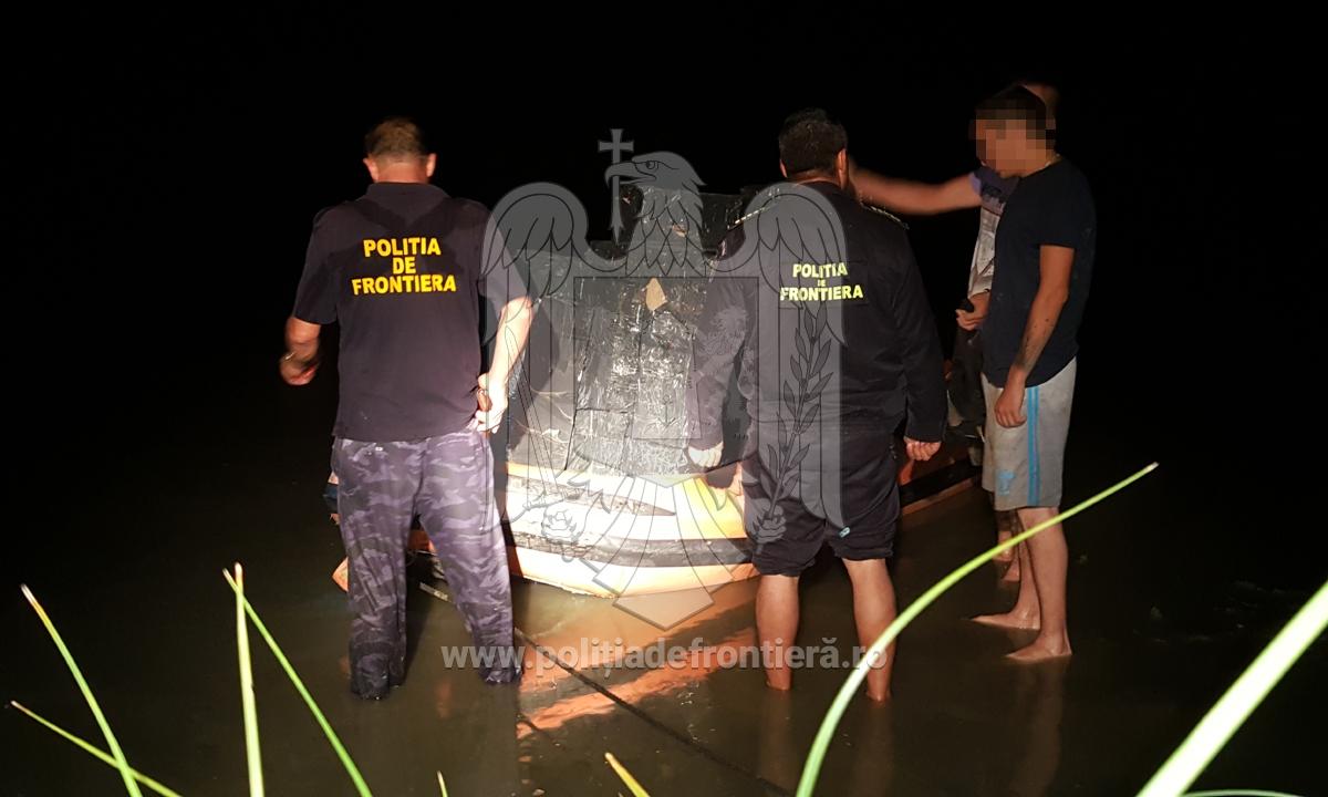 VIDEO/FOTO – Încercau să introducă ILEGAL în țară zeci de mii de țigări de contrabandă