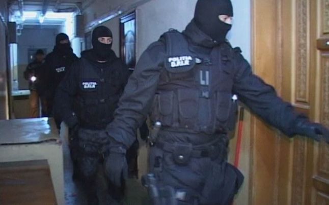 URMĂRIȚI din Constanța, prinși de polițiștii criminaliști