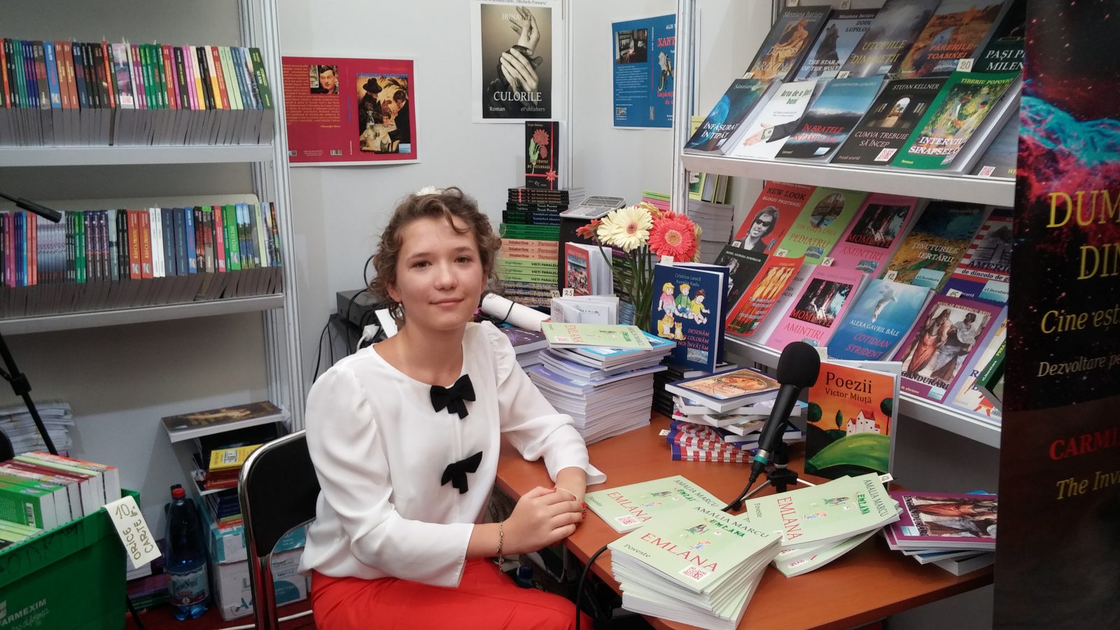 AUDIO – O adolescentă de 14 ani este cea mai tânără scriitoare de la Târgul GAUDEAMUS