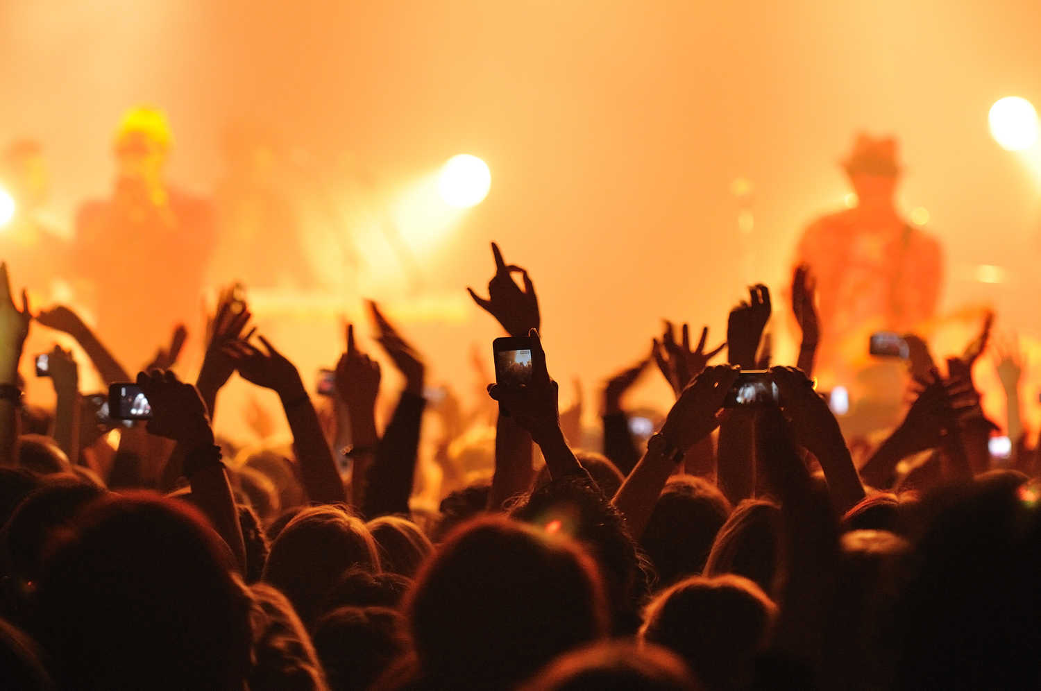 Concerte în piața Ovidiu. Cine va urca pe scenă