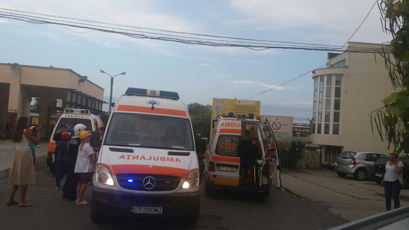 Răniții de la Rafinăria Petromidia, transportați la București cu două ambulanțe