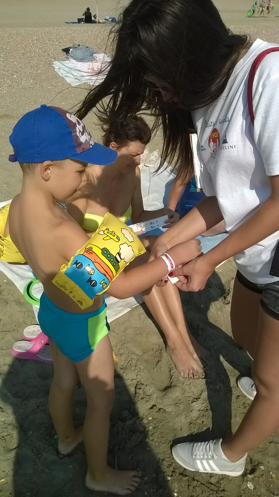 FOTO – Campania „Brăţara de Vacanţă”, pe plaja 3 PAPUCI din municipiul Constanța