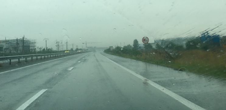Plouă torențial pe A1, București-Pitești
