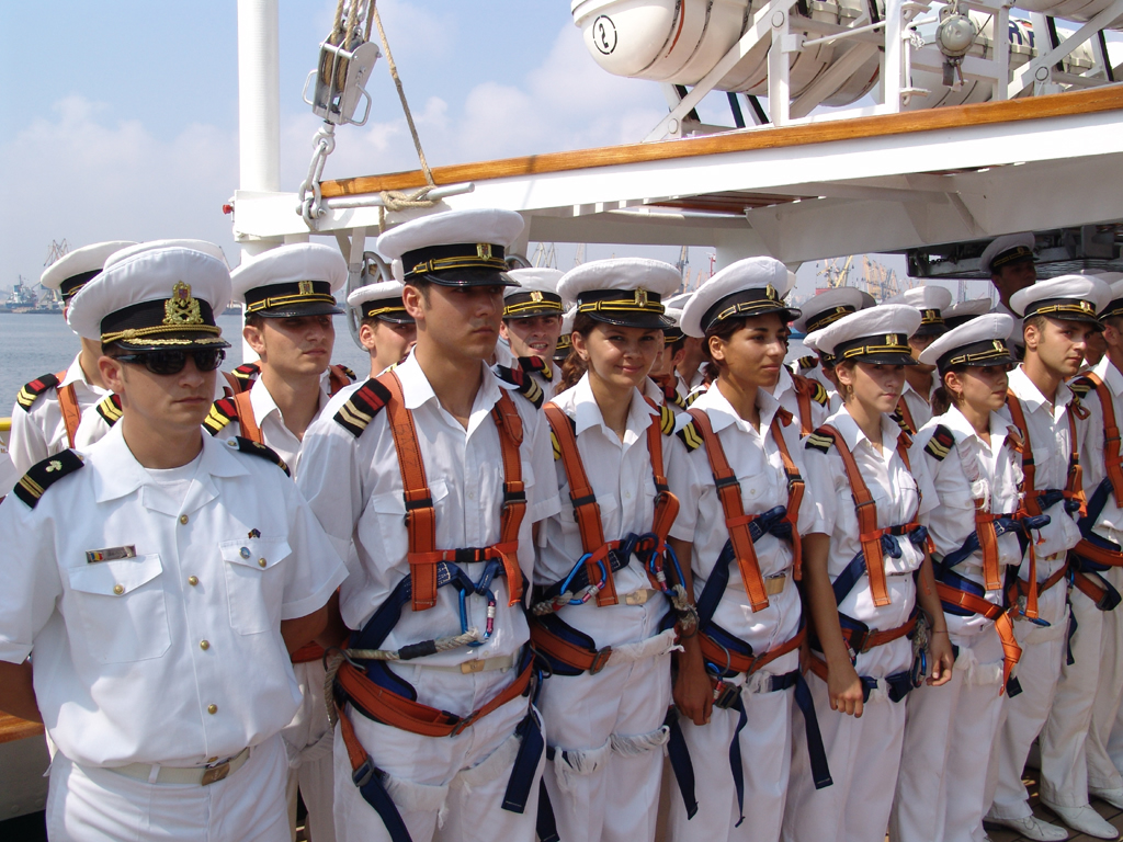 O carieră sigură. Vrei să devii ofițer de marină?