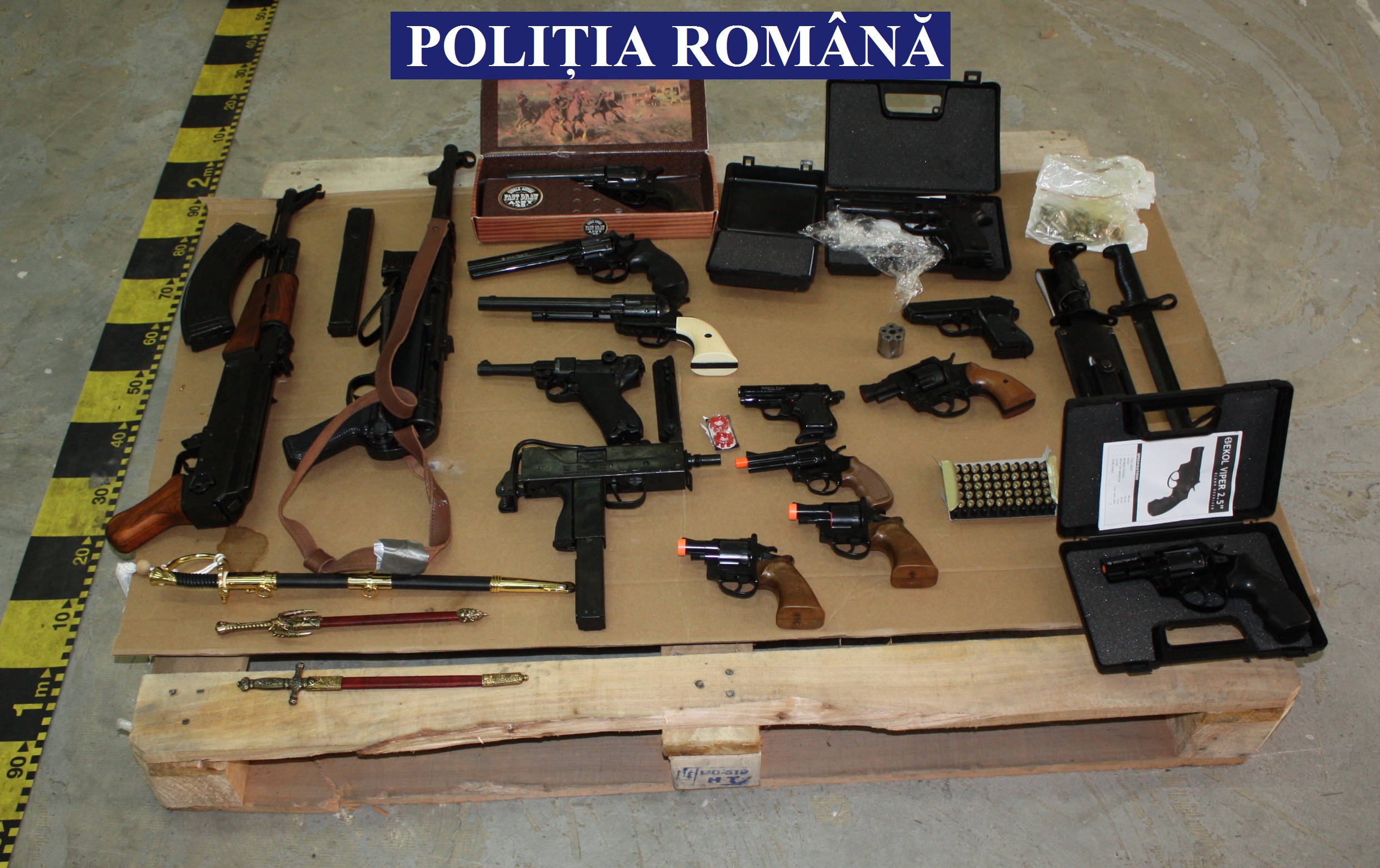 Poliția a confiscat un adevărat arsenal de arme de foc