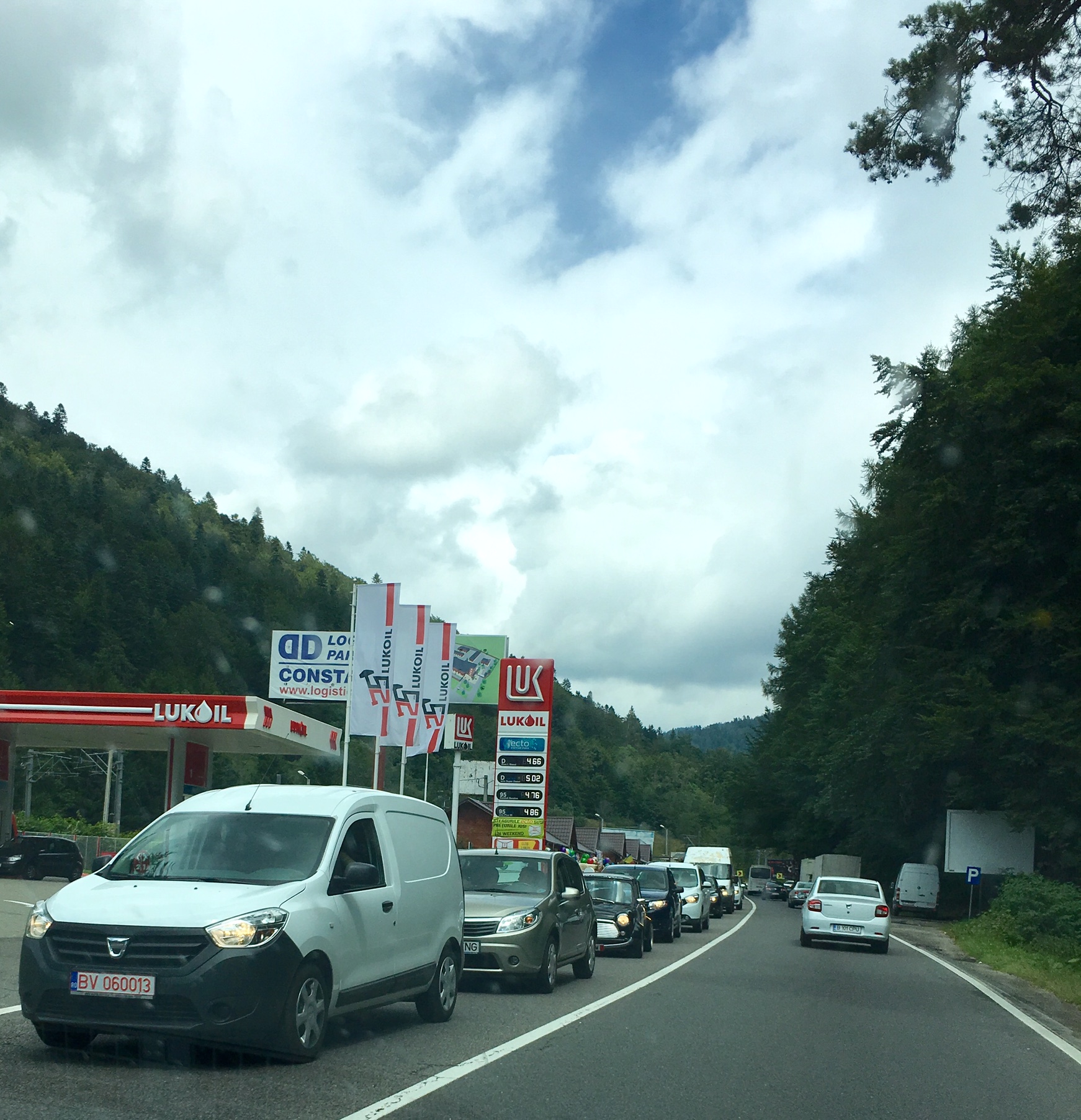 FOTO: Trafic îngreunat între Azuga și Bușteni