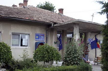 COGEALAC: Apă curentă şi toalete în interiorul şcolii