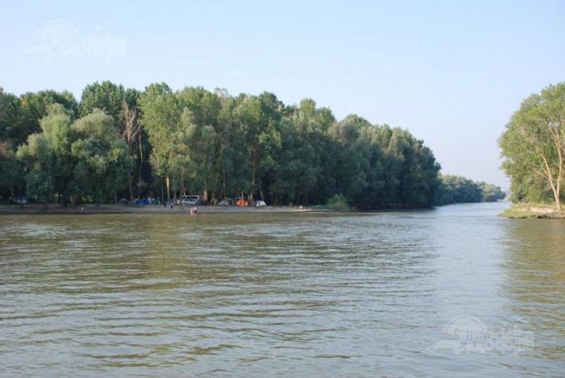 Turiști din CONSTANȚA, răniți într-un accident naval la CRIȘAN, pe brațul SULINA