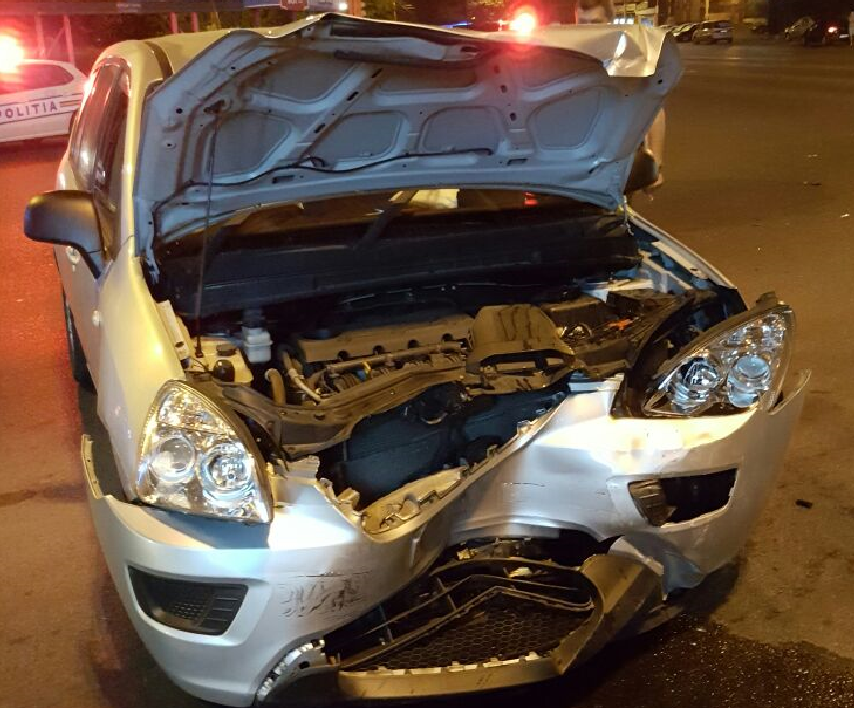 CONSTANȚA/FOTO: Accident rutier în fața gării. Trei persoane au ajuns la spital