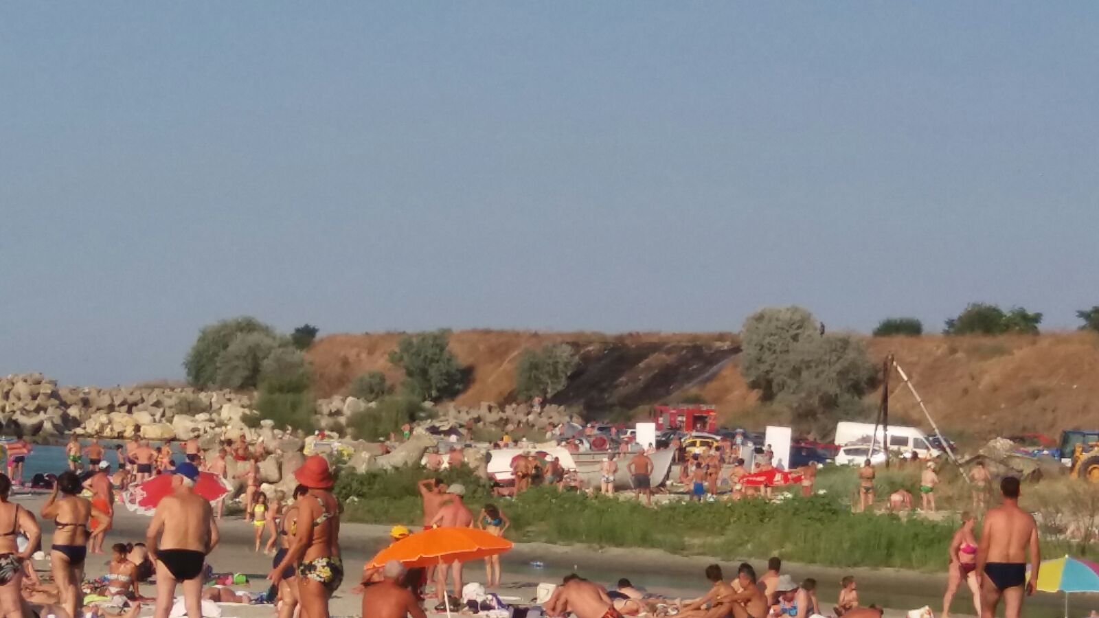 FOTO: Incendiu de vegetație uscată în Mamaia – zona Pescărie