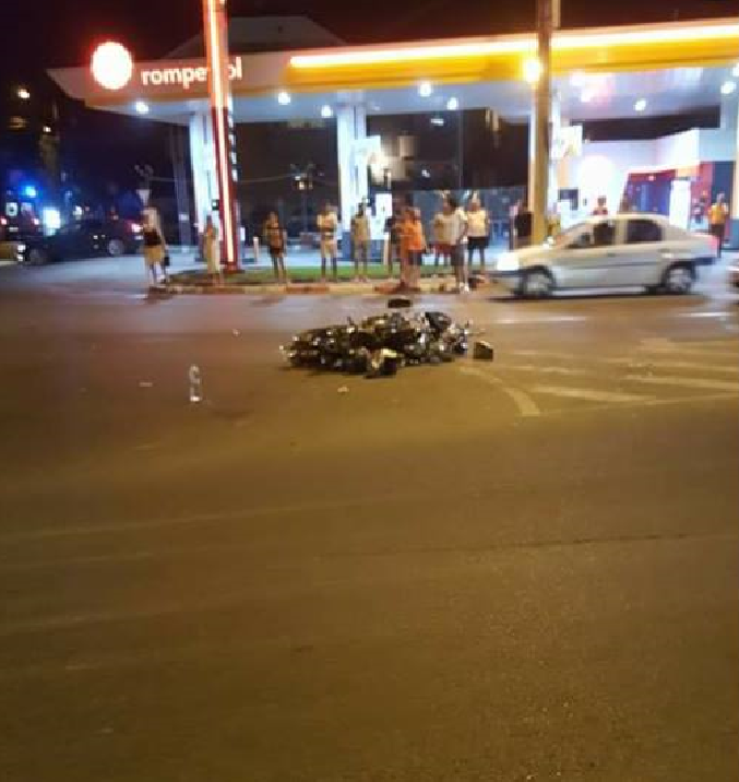 CONSTANŢA/FOTO: Motocicletă lovită în trafic. O tânără a ajuns la spital