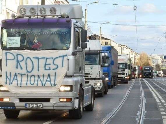 Transportatorii amenință: Dacă Guvernul NU scade valoarea poliței RCA, ,,scoatem cheia din contact”